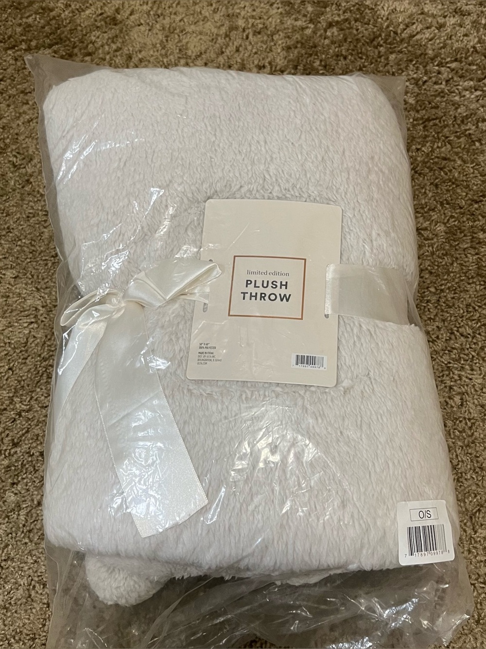 NWT Ulta Super Soft Throw Blanket